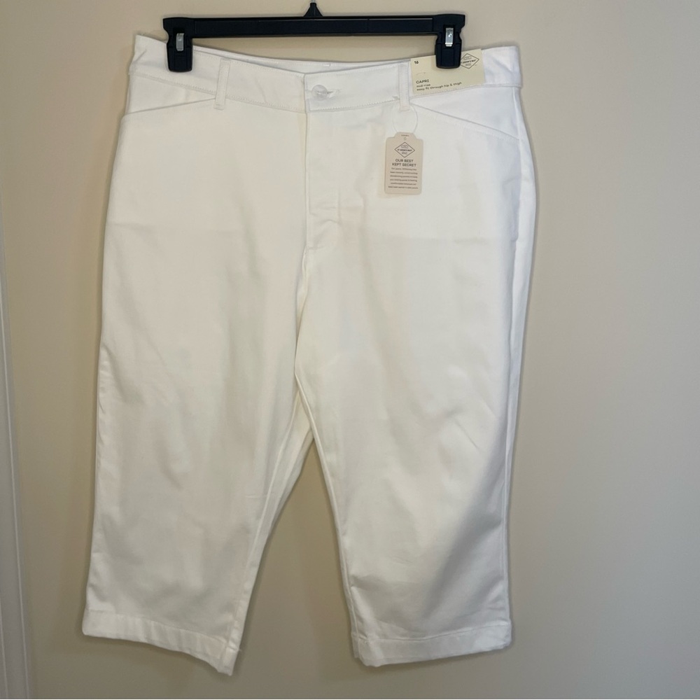 NWT St. John's Bay Women's Secretly Slender White Capris Various Sizes